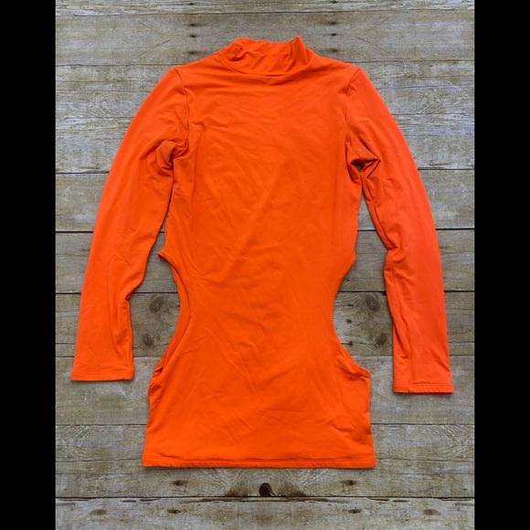 NWOT Oh Polly long sleeve mini dress with cut out - Picture 3 of 4